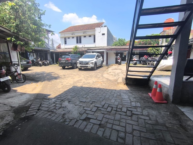 DIJUAL RUMAH + KOST&#xb2;AN + KIOS TAHUNAN DEKAT DENGAN PONDOK INDAH