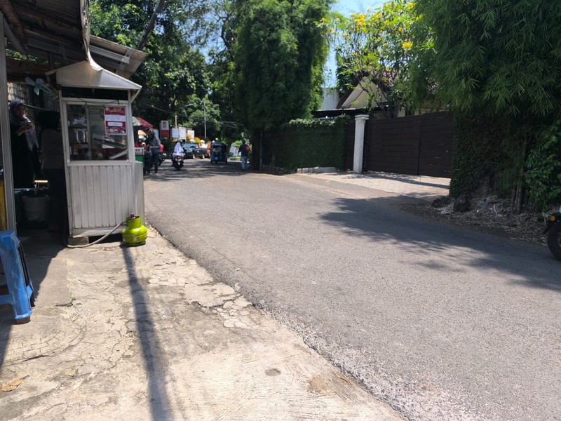 DIJUAL RUMAH + KOST&#xb2;AN + KIOS TAHUNAN DEKAT DENGAN PONDOK INDAH