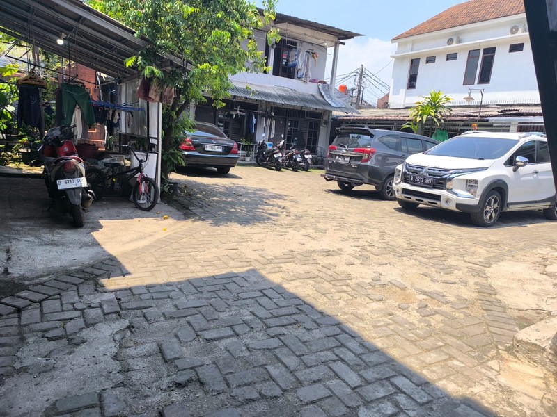 DIJUAL RUMAH + KOST&#xb2;AN + KIOS TAHUNAN DEKAT DENGAN PONDOK INDAH