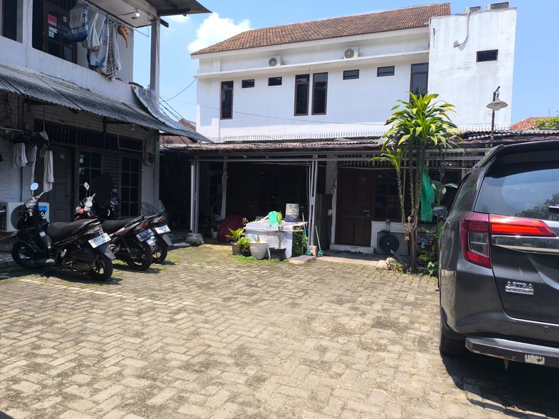 DIJUAL RUMAH + KOST&#xb2;AN + KIOS TAHUNAN DEKAT DENGAN PONDOK INDAH