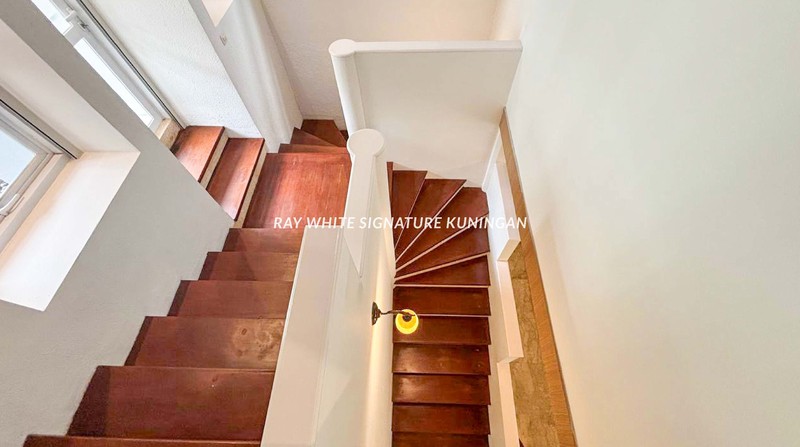 Rumah Mewah Disewakan Lokasi Prestisius di Jl. Sekolah Duta Pondok Indah