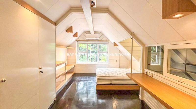 Rumah Mewah Disewakan Lokasi Prestisius di Jl. Sekolah Duta Pondok Indah