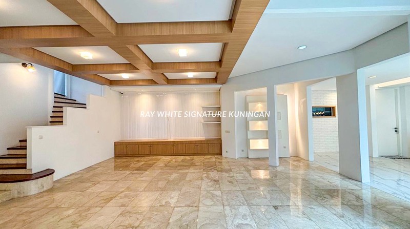 Rumah Mewah Disewakan Lokasi Prestisius di Jl. Sekolah Duta Pondok Indah