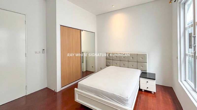 Rumah Mewah Disewakan Lokasi Prestisius di Jl. Sekolah Duta Pondok Indah