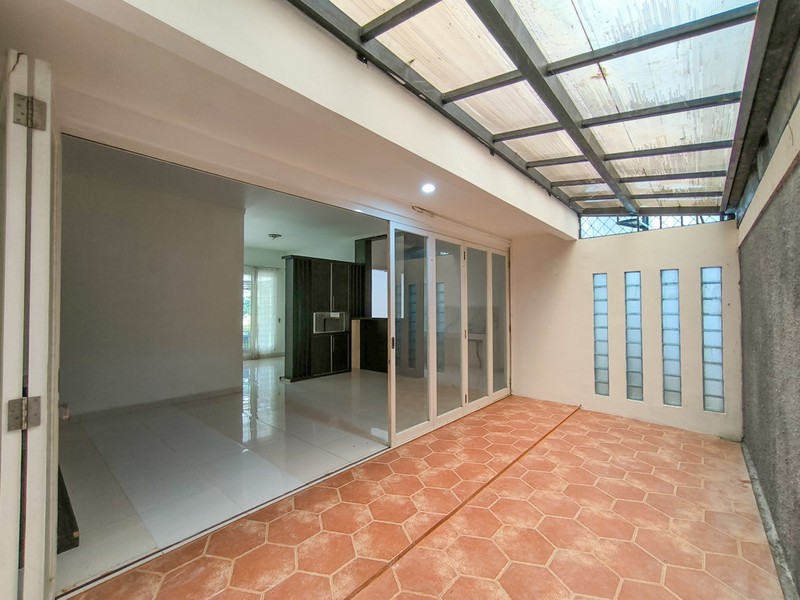 Rumah Bagus,2 lantai,lingkungan bersih di Bintaro Jaya 9