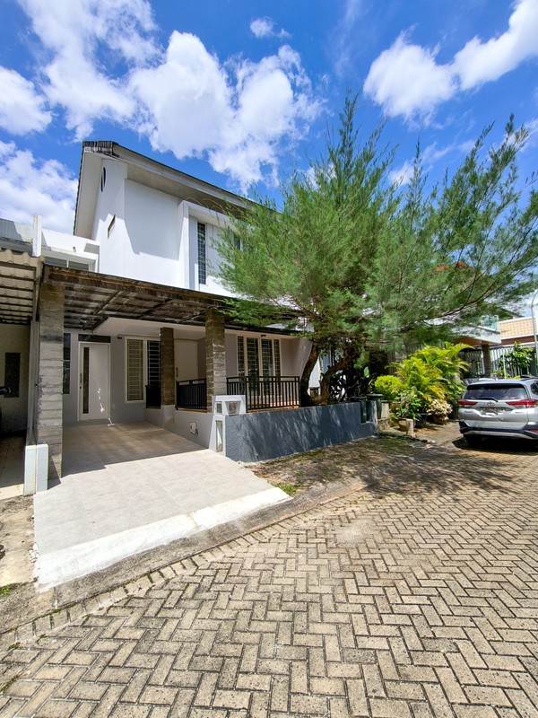 Rumah Bagus,2 lantai,lingkungan bersih di Bintaro Jaya 9