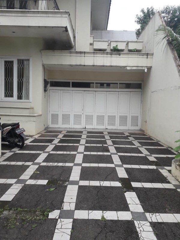 Rumah Mewah Strategis di Adiaksa, Lebak Bulus Jakarta Selatan - Kolam Renang, Akses Tol & MRT!