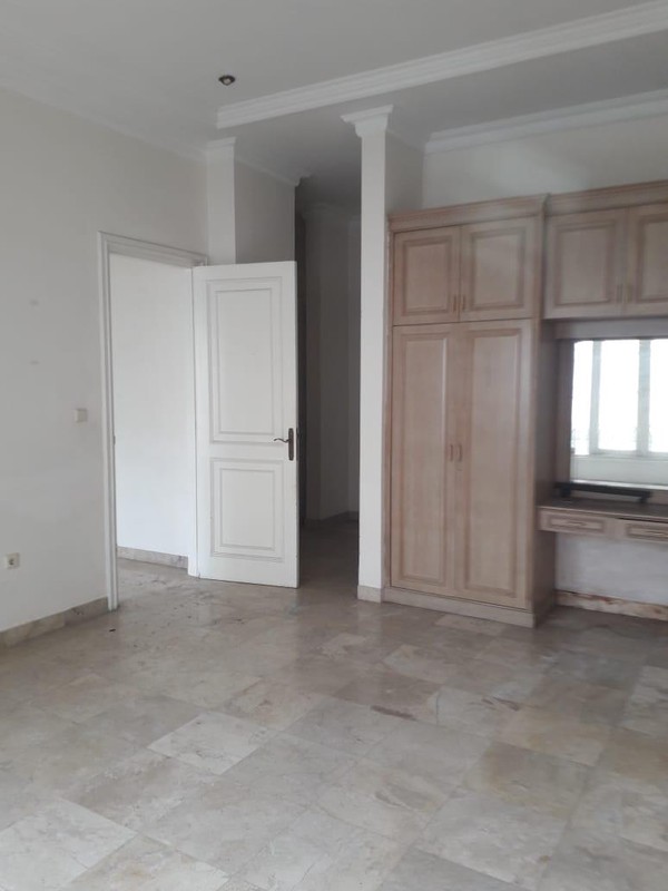 Rumah Mewah Strategis di Adiaksa, Lebak Bulus Jakarta Selatan - Kolam Renang, Akses Tol & MRT!