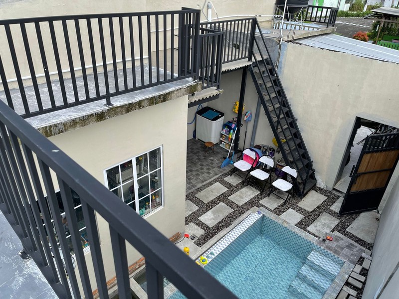 Dijual Rumah Saphire Residence Buduran Sidoarjo Plus Ada Kolam Renang , SEMI Furnished Modern