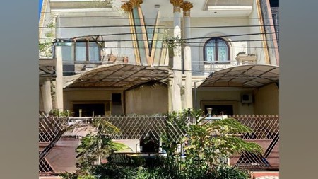 Dijual 325 m2 Rumah Raya Kutisari Surabaya Timur - Ada Kolam Ikan , Ruang Karaoke dan Studio