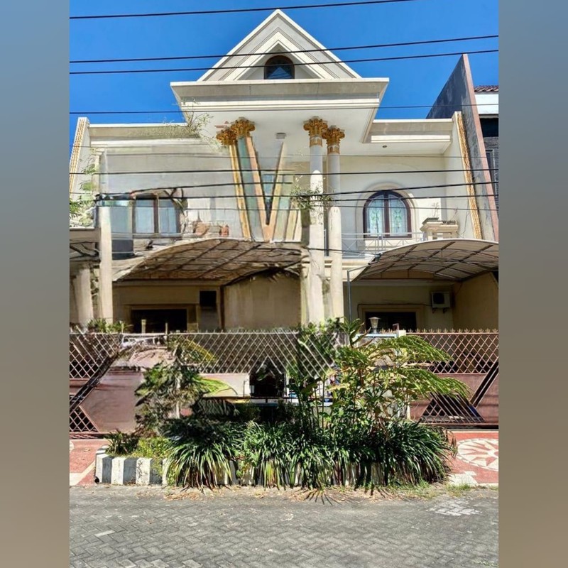 Dijual 325 m2 Rumah Raya Kutisari Surabaya Timur - Ada Kolam Ikan , Ruang Karaoke dan Studio
