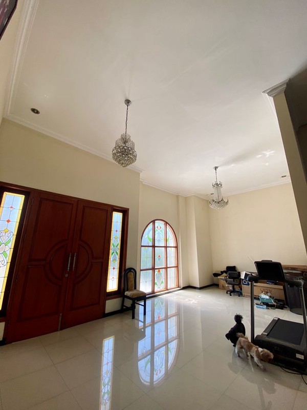 Dijual 325 m2 Rumah Raya Kutisari Surabaya Timur - Ada Kolam Ikan , Ruang Karaoke dan Studio