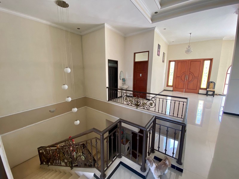 Dijual 325 m2 Rumah Raya Kutisari Surabaya Timur - Ada Kolam Ikan , Ruang Karaoke dan Studio