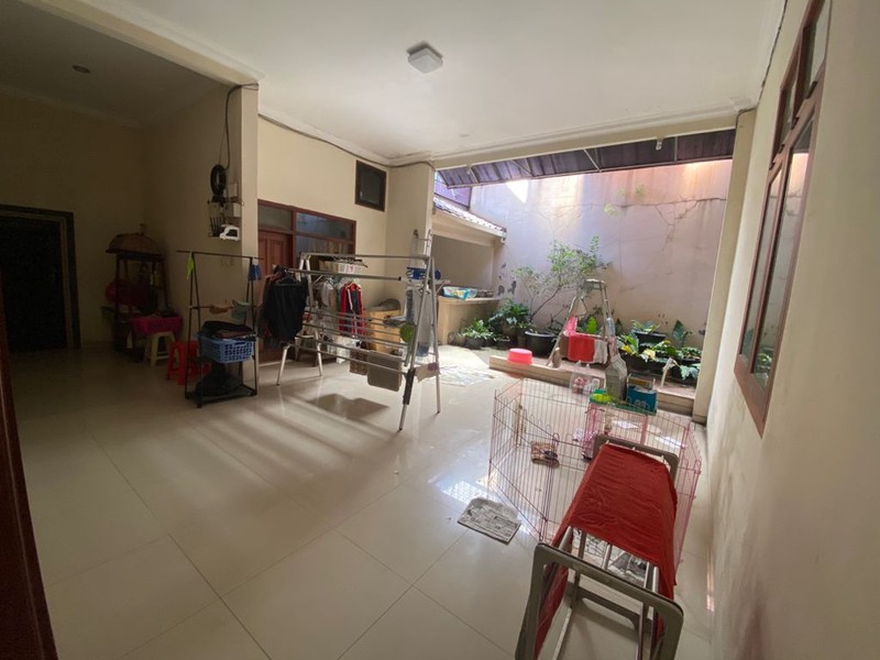 Dijual 325 m2 Rumah Raya Kutisari Surabaya Timur - Ada Kolam Ikan , Ruang Karaoke dan Studio