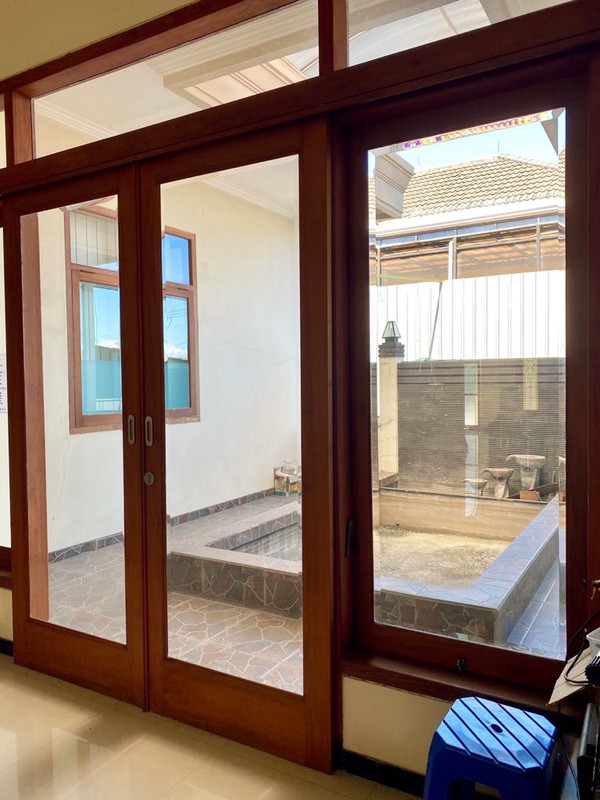 Dijual 325 m2 Rumah Raya Kutisari Surabaya Timur - Ada Kolam Ikan , Ruang Karaoke dan Studio