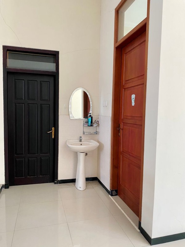 Dijual 325 m2 Rumah Raya Kutisari Surabaya Timur - Ada Kolam Ikan , Ruang Karaoke dan Studio