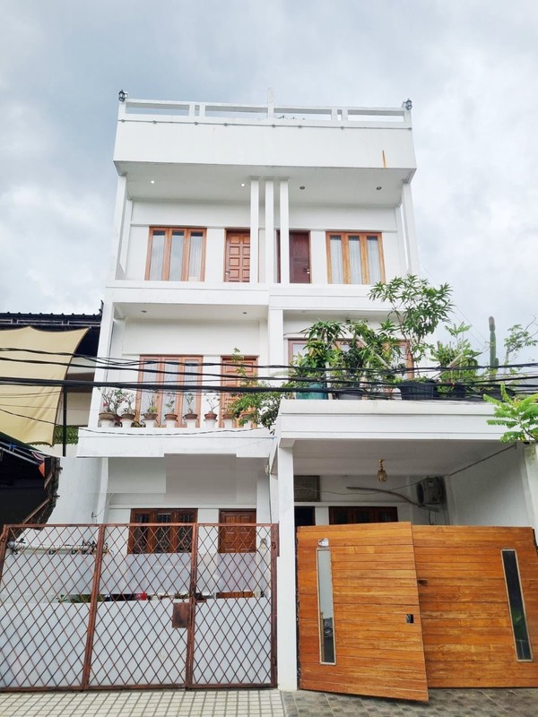 Rumah Minimalis, Bagus, Siap huni Lokasi strategis di Tanah Kusir