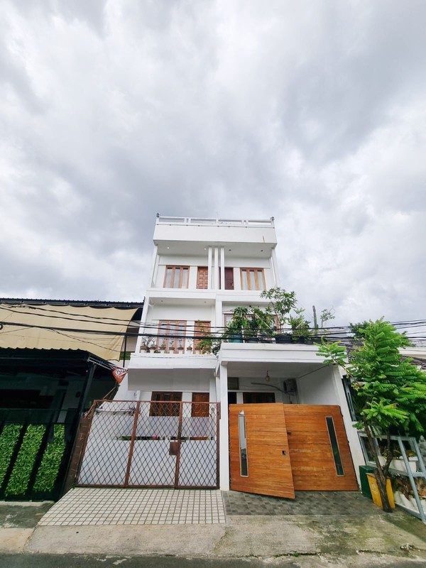 Rumah Minimalis 4 Lantai, Bagus, siap huni di Tanah Kusir