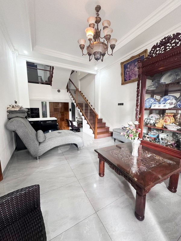 Rumah Minimalis 4 Lantai, Bagus, siap huni di Tanah Kusir