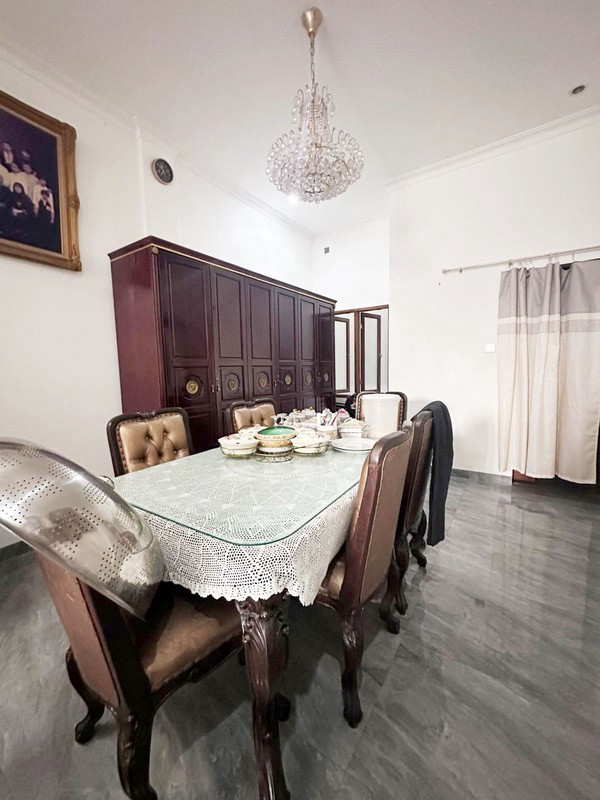 Rumah Minimalis 4 Lantai, Bagus, siap huni di Tanah Kusir