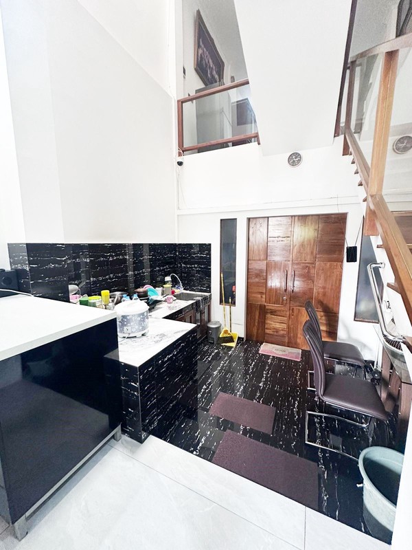 Rumah Minimalis 4 Lantai, Bagus, siap huni di Tanah Kusir