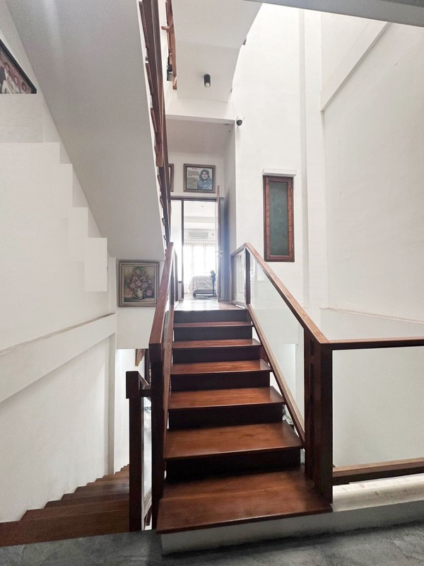 Rumah Minimalis 4 Lantai, Bagus, siap huni di Tanah Kusir