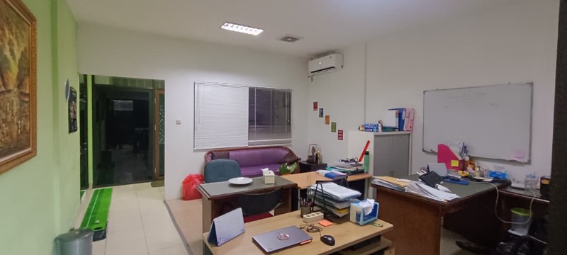 Ruko komersial dalam komplek rukan RS. Fatmawati Jakarta Selatan 