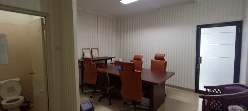 Ruko komersial dalam komplek rukan RS. Fatmawati Jakarta Selatan 