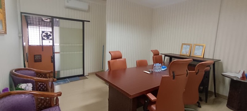 Ruko komersial dalam komplek rukan RS. Fatmawati Jakarta Selatan 