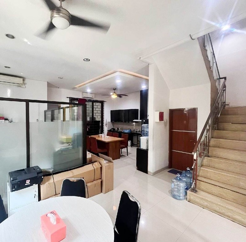 Dijual Gedung Office 3 Lantai, Lokasi Strategis di Cipete