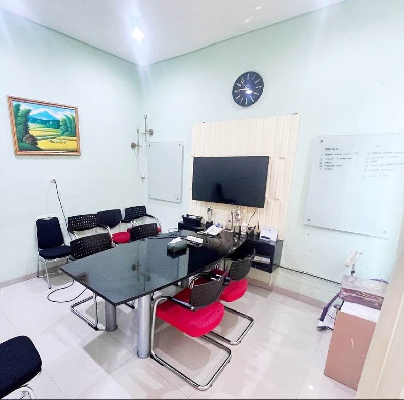 Dijual Gedung Office 3 Lantai, Lokasi Strategis di Cipete