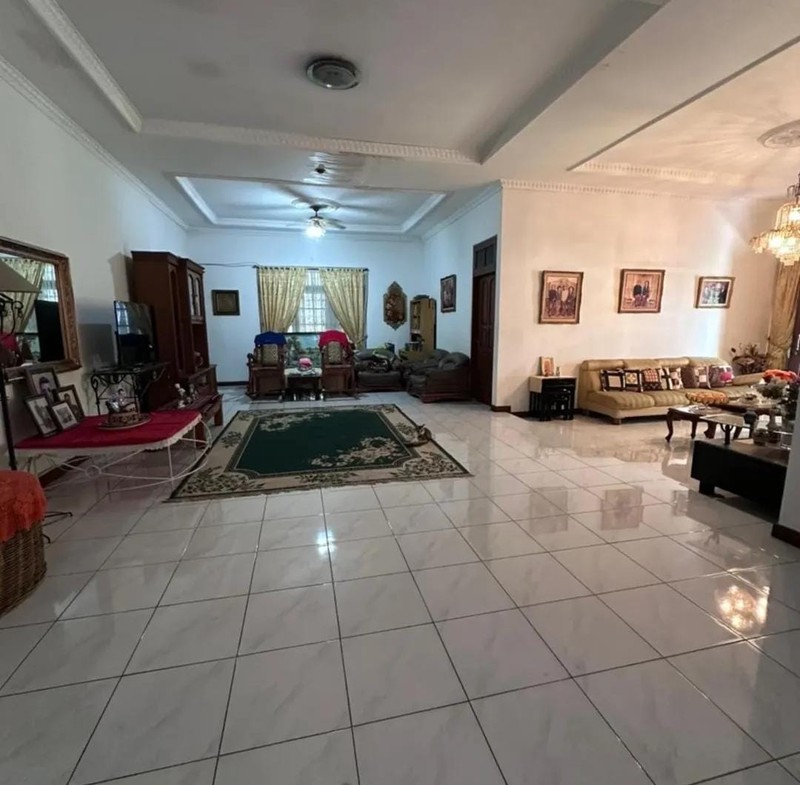 Rumah halaman luas, lingkungan aman dan nyaman di Pondok Aren