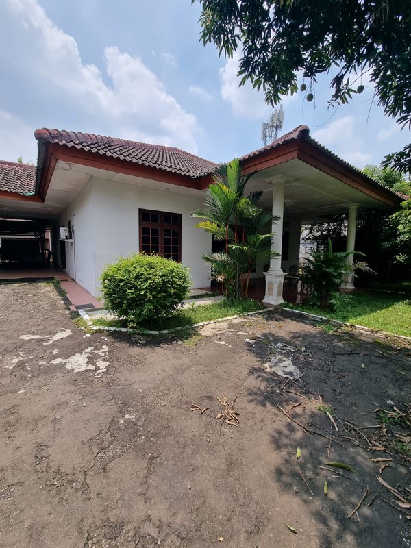Rumah halaman luas, lingkungan aman dan nyaman di Pondok Aren