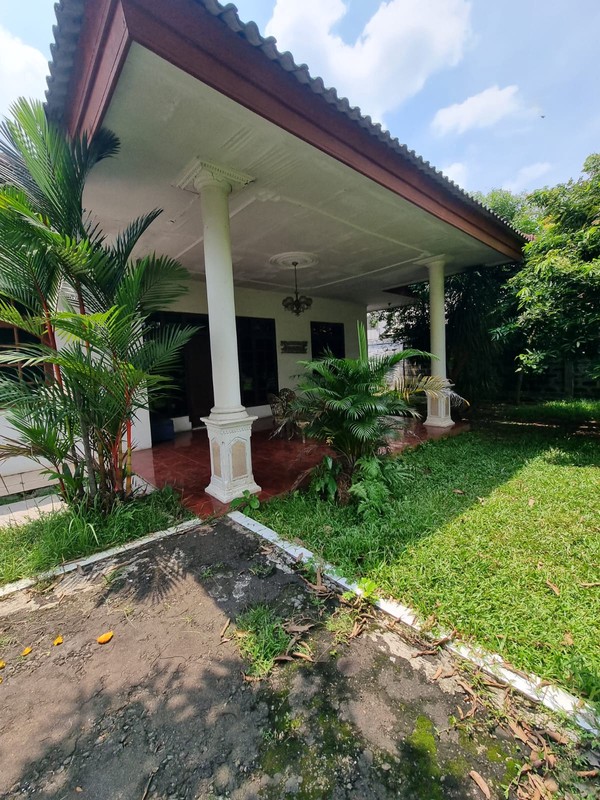 Rumah halaman luas, lingkungan aman dan nyaman di Pondok Aren