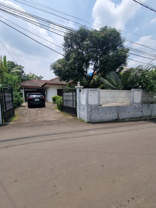 Rumah halaman luas, lingkungan aman dan nyaman di Pondok Aren