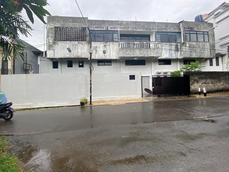 Rumah 3 Lantai, bangunan Kokoh, bebas banjir dan lokasi strategis  di Bintaro- Jakarta Selatan