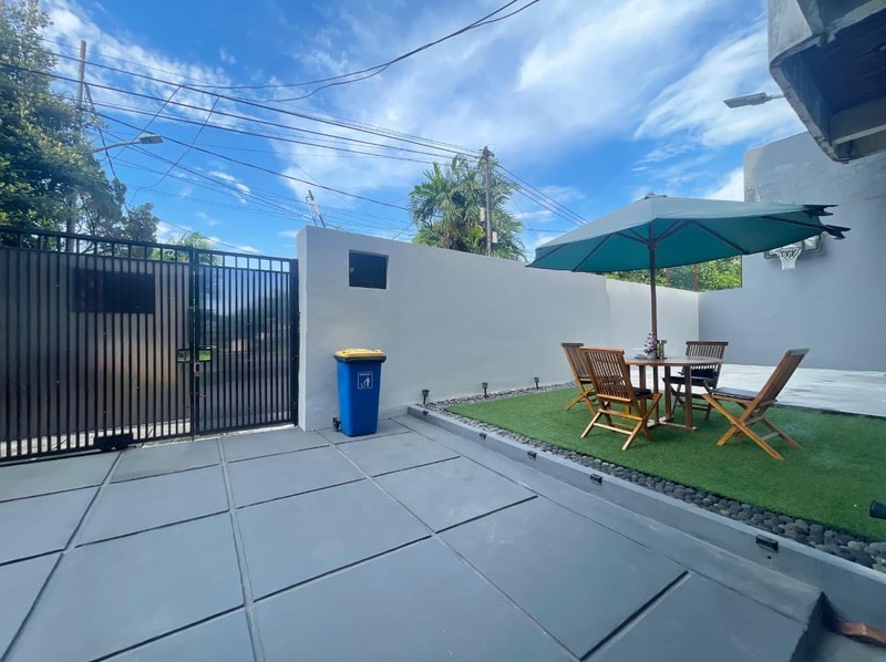 Rumah 3 Lantai, bangunan Kokoh, bebas banjir dan lokasi strategis  di Bintaro- Jakarta Selatan