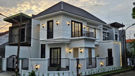 Dijual Rumah Rungkut Asri, Surabaya Baru; Colonial Modern Style