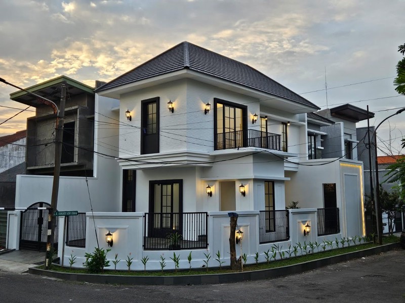 Dijual Rumah Rungkut Asri, Surabaya Baru; Colonial Modern Style