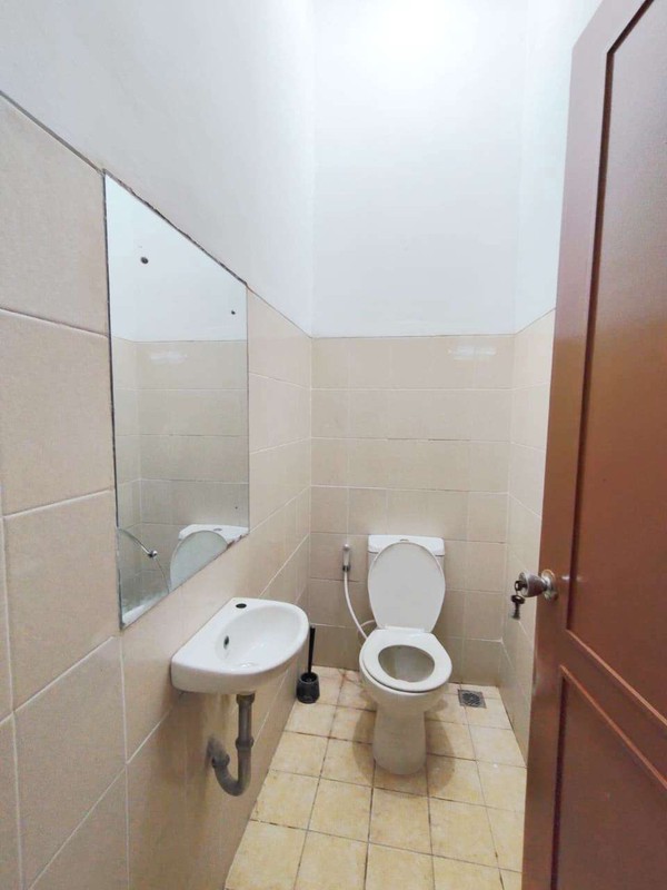 Rumah 2 Lantai Unfurnished di dekat Halte Trans Jakarta Puri Beta. Cluster Cempaka Puri Beta 2, Larangan