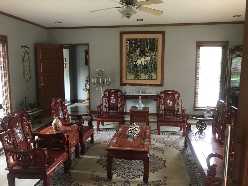 Rumah Asri dengan Halaman Luas dan Nyaman Daerah Cipayung Jakarta Timur