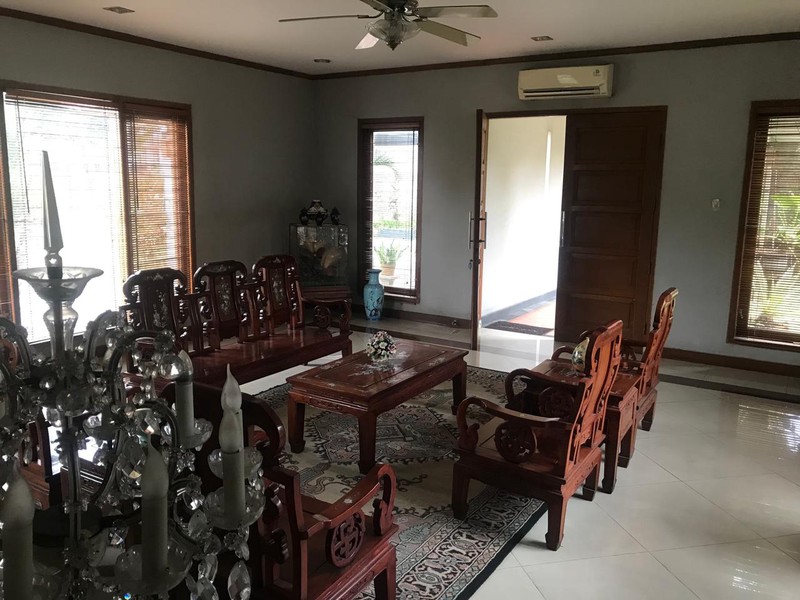 Rumah Asri dengan Halaman Luas dan Nyaman Daerah Cipayung Jakarta Timur