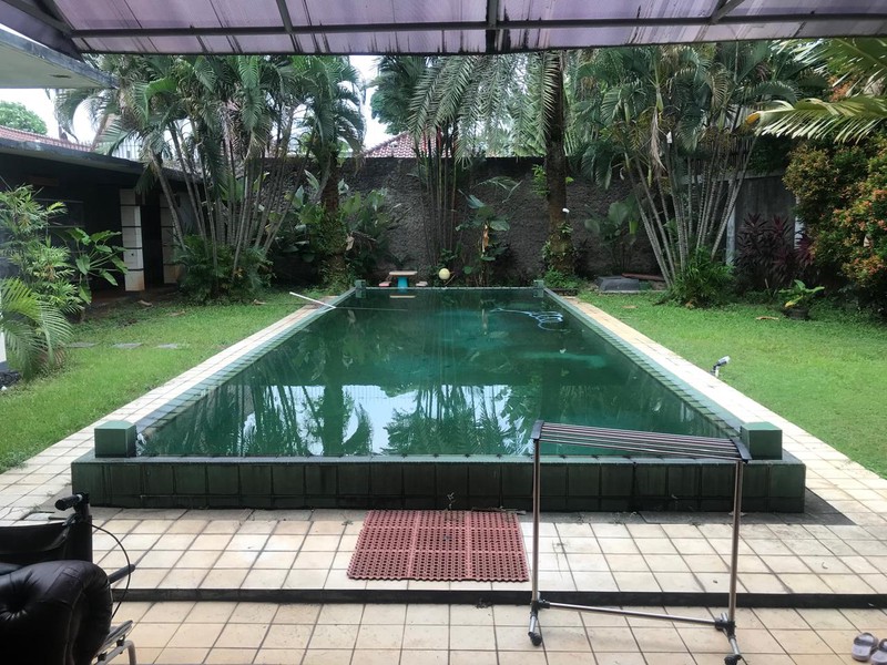 Rumah Asri dengan Halaman Luas dan Nyaman Daerah Cipayung Jakarta Timur