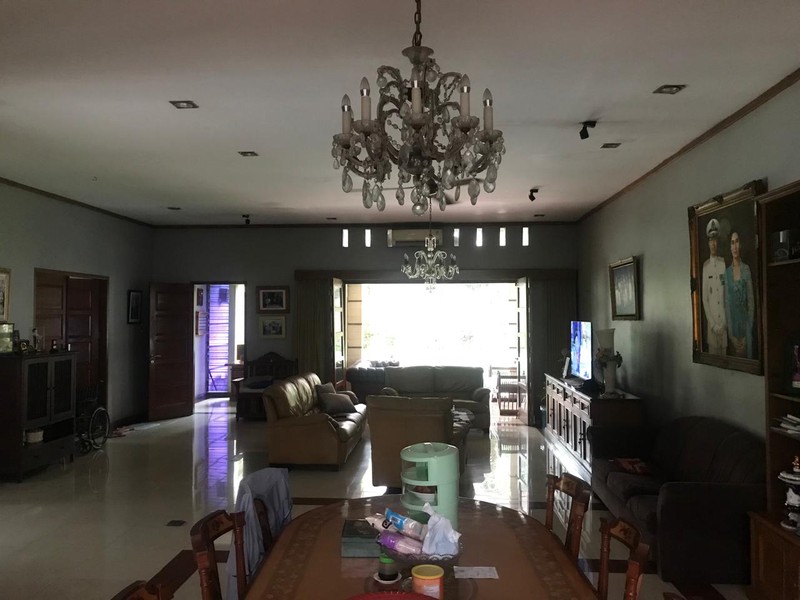 Rumah Asri dengan Halaman Luas dan Nyaman Daerah Cipayung Jakarta Timur