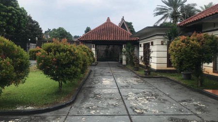 Rumah Asri dengan Halaman Luas dan Nyaman Daerah Cipayung Jakarta Timur