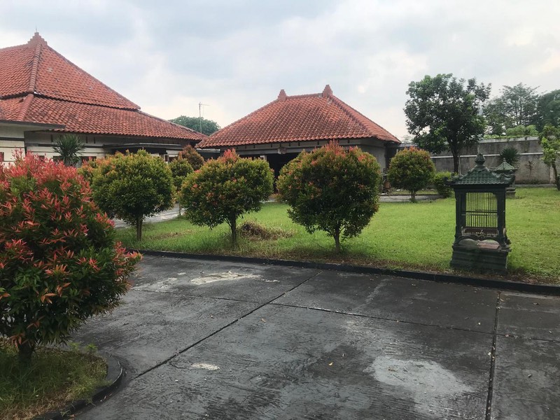 Rumah Asri dengan Halaman Luas dan Nyaman Daerah Cipayung Jakarta Timur