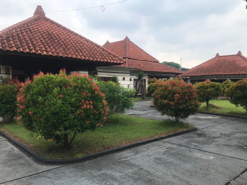 Rumah Asri dengan Halaman Luas dan Nyaman Daerah Cipayung Jakarta Timur