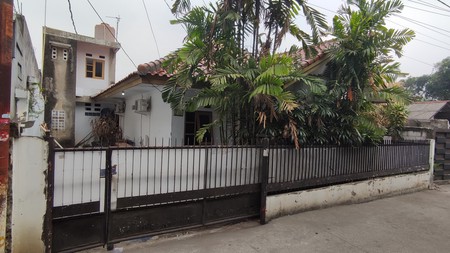 Rumah Luas Siap Huni Strategis Jalan Akses Mobil di Kramat Jati, Jaktim, Hunian Nyaman untuk Keluarga Besar