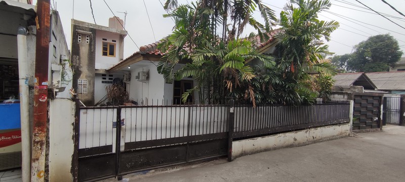 Rumah Luas Siap Huni Strategis Jalan Akses Mobil di Kramat Jati, Jaktim, Hunian Nyaman untuk Keluarga Besar