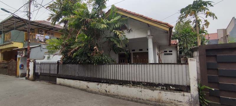 Rumah Luas Siap Huni Strategis Jalan Akses Mobil di Kramat Jati, Jaktim, Hunian Nyaman untuk Keluarga Besar